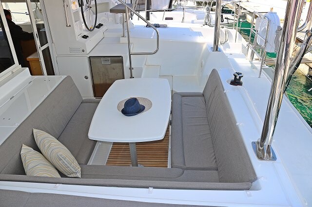 Lagoon 421, Happiness