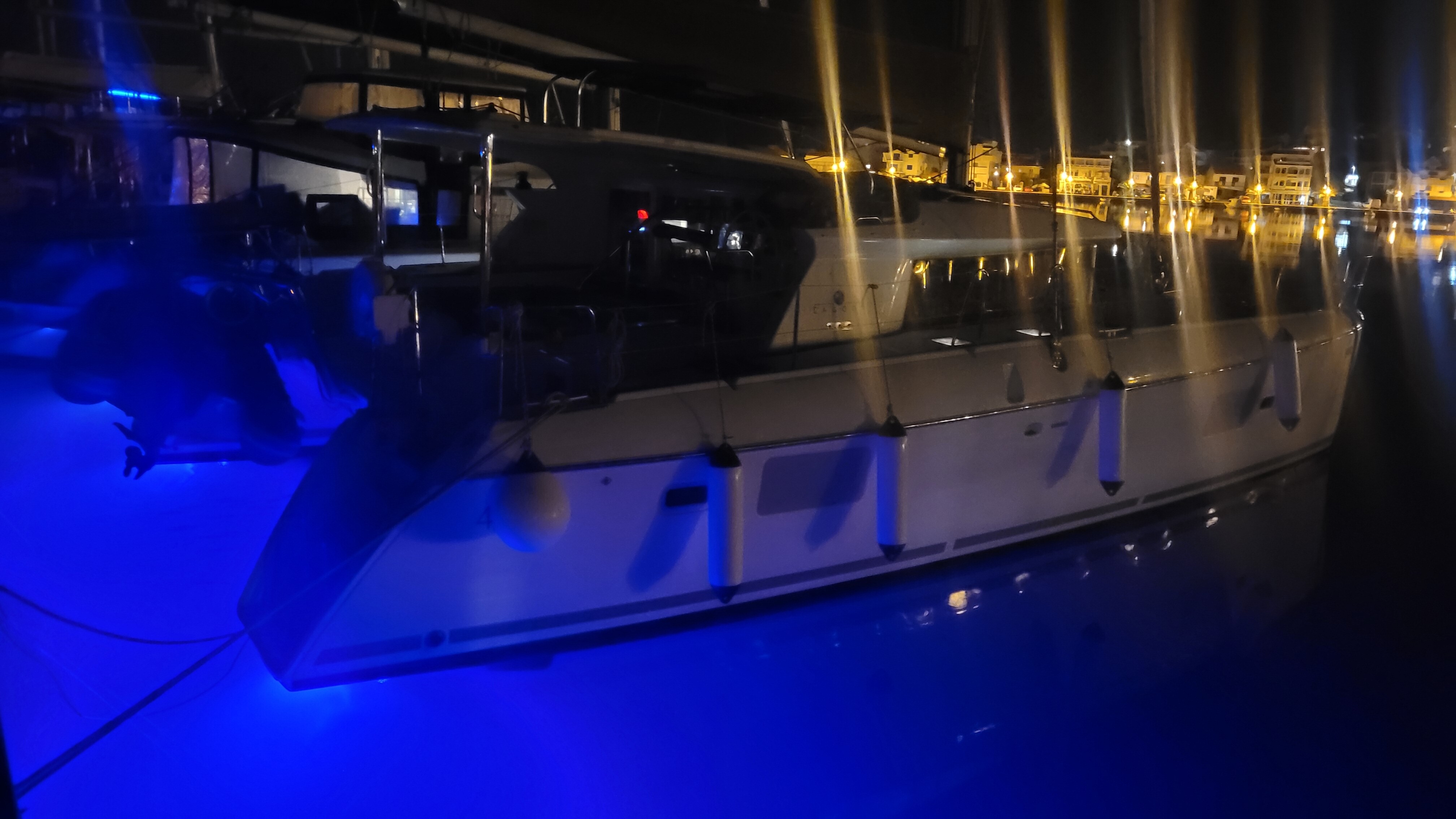 Lagoon 421, Happiness