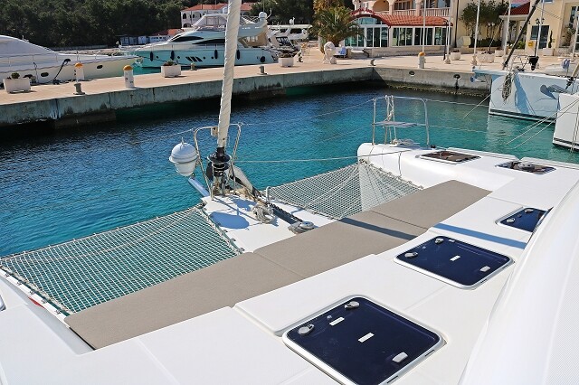 Lagoon 421, Happiness