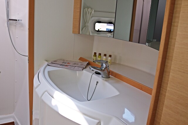 Lagoon 421, Happiness