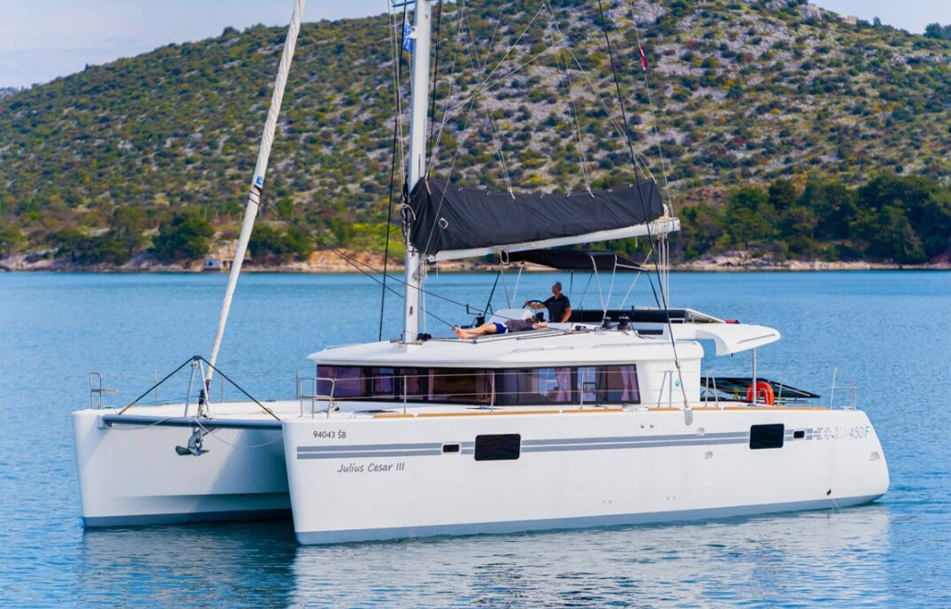 Lagoon 450 F, Julius Cesar III