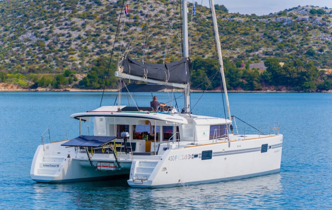 Lagoon 450 F, Julius Cesar III