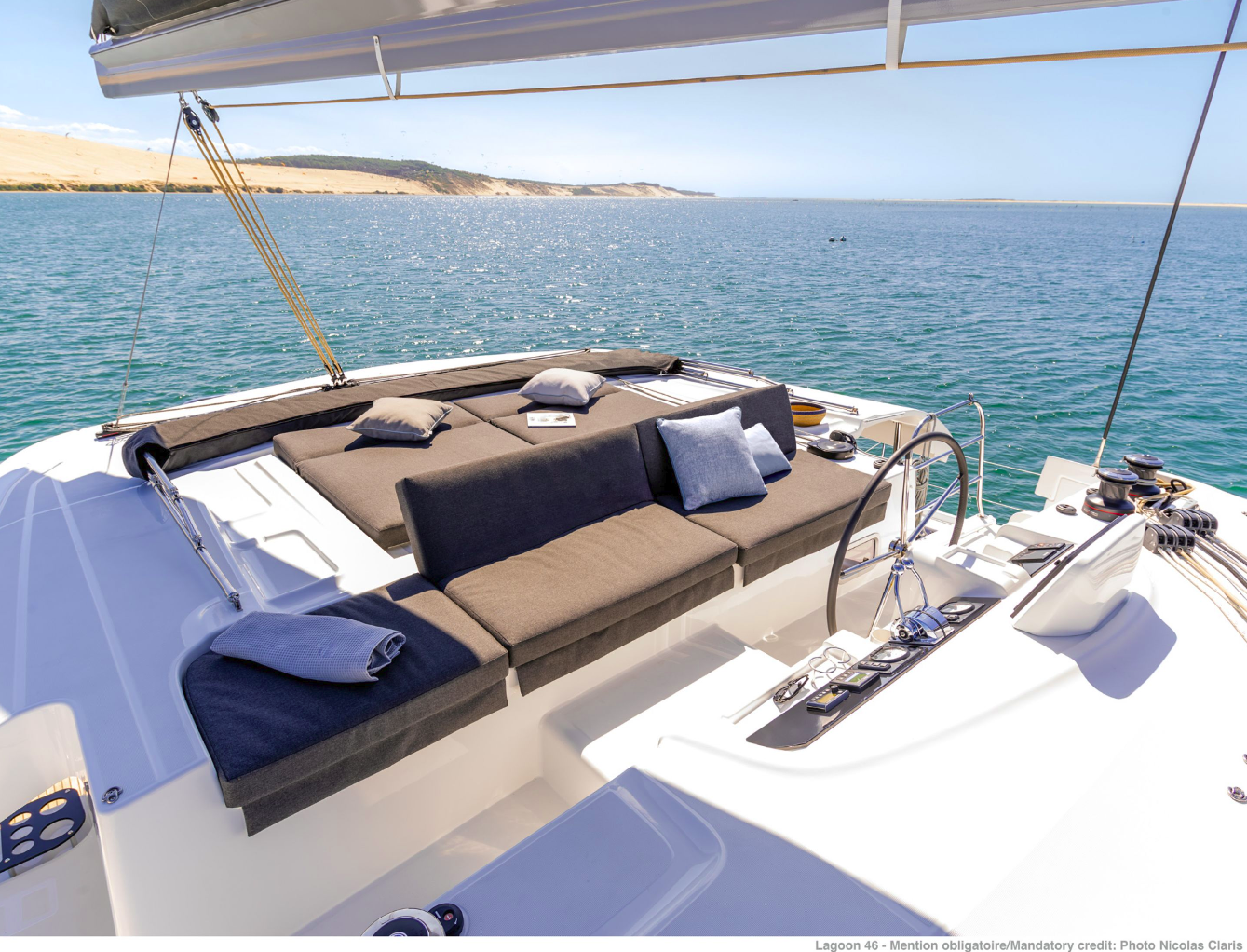 Lagoon 46, Aura