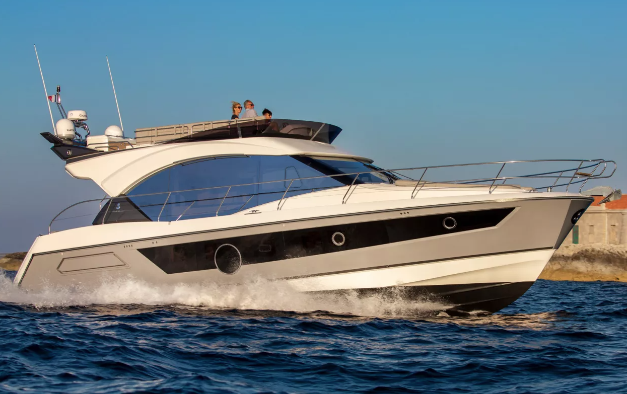 Monte Carlo 52, Nora