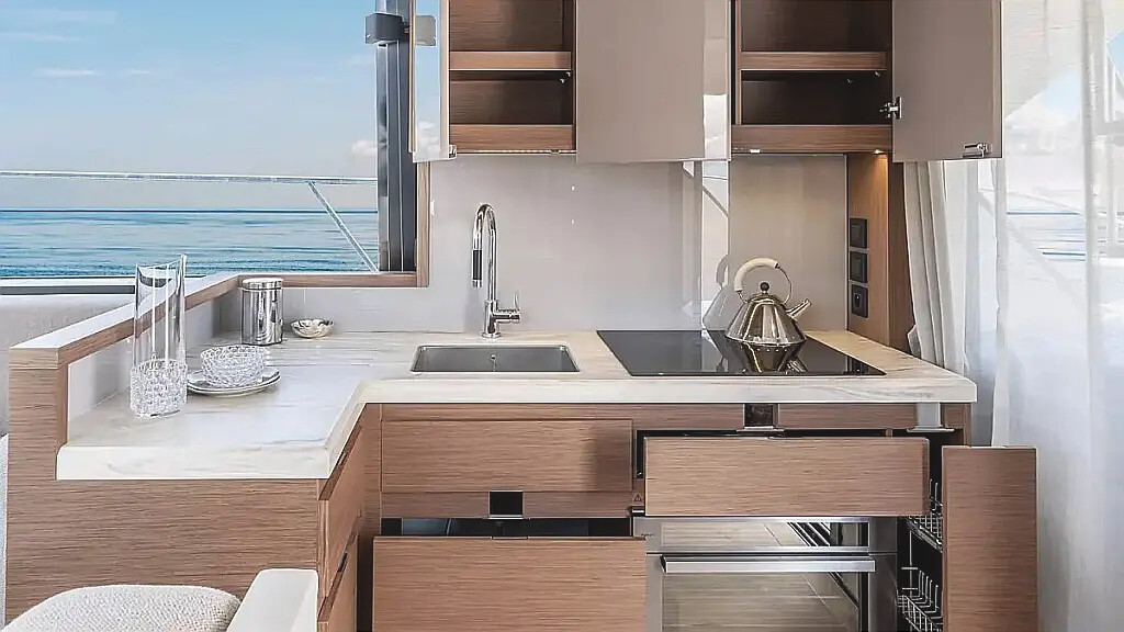 Monte Carlo 52, Nora