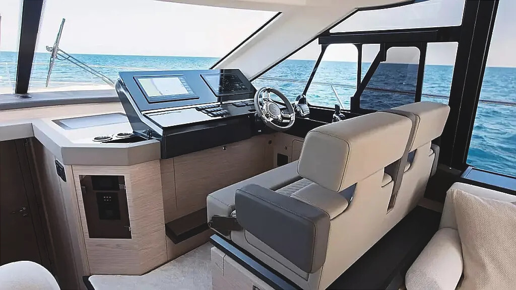 Monte Carlo 52, Nora