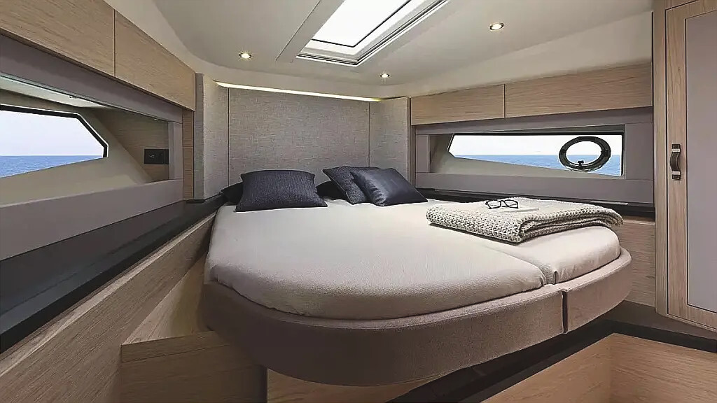 Monte Carlo 52, Nora