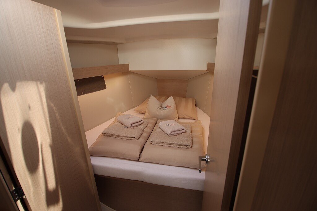 Oceanis 34.1, Loy