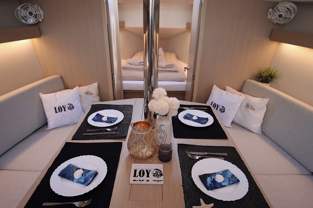 Oceanis 34.1, Loy