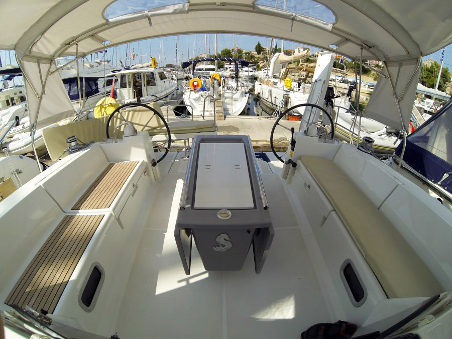Oceanis 45, Neška II