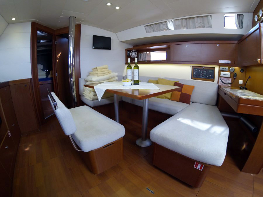 Oceanis 45, Neška II