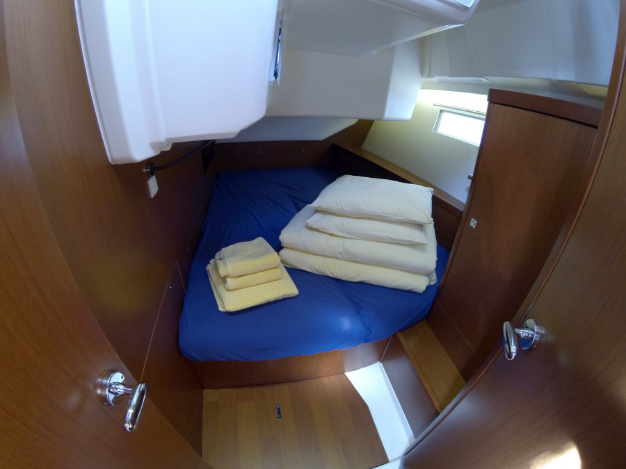 Oceanis 45, Neška II