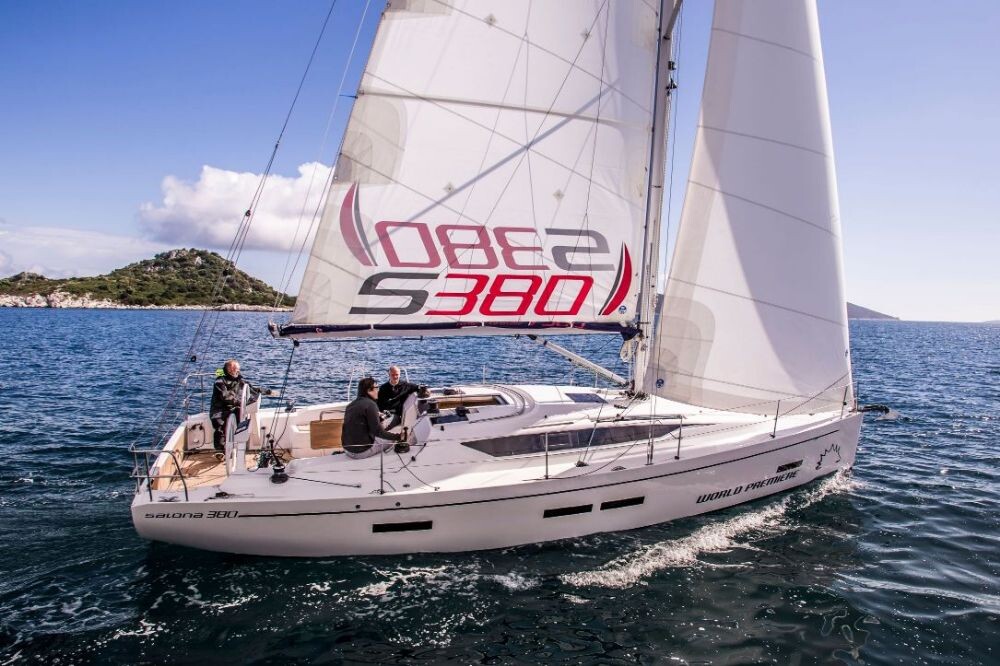 Salona 380, Navis Celere
