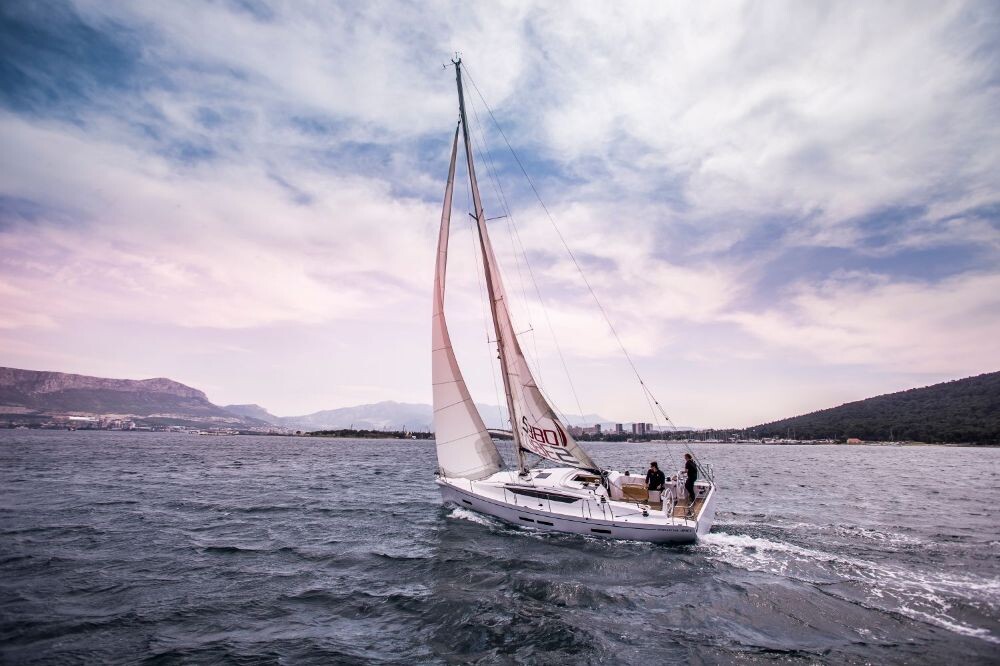 Salona 380, Navis Celere