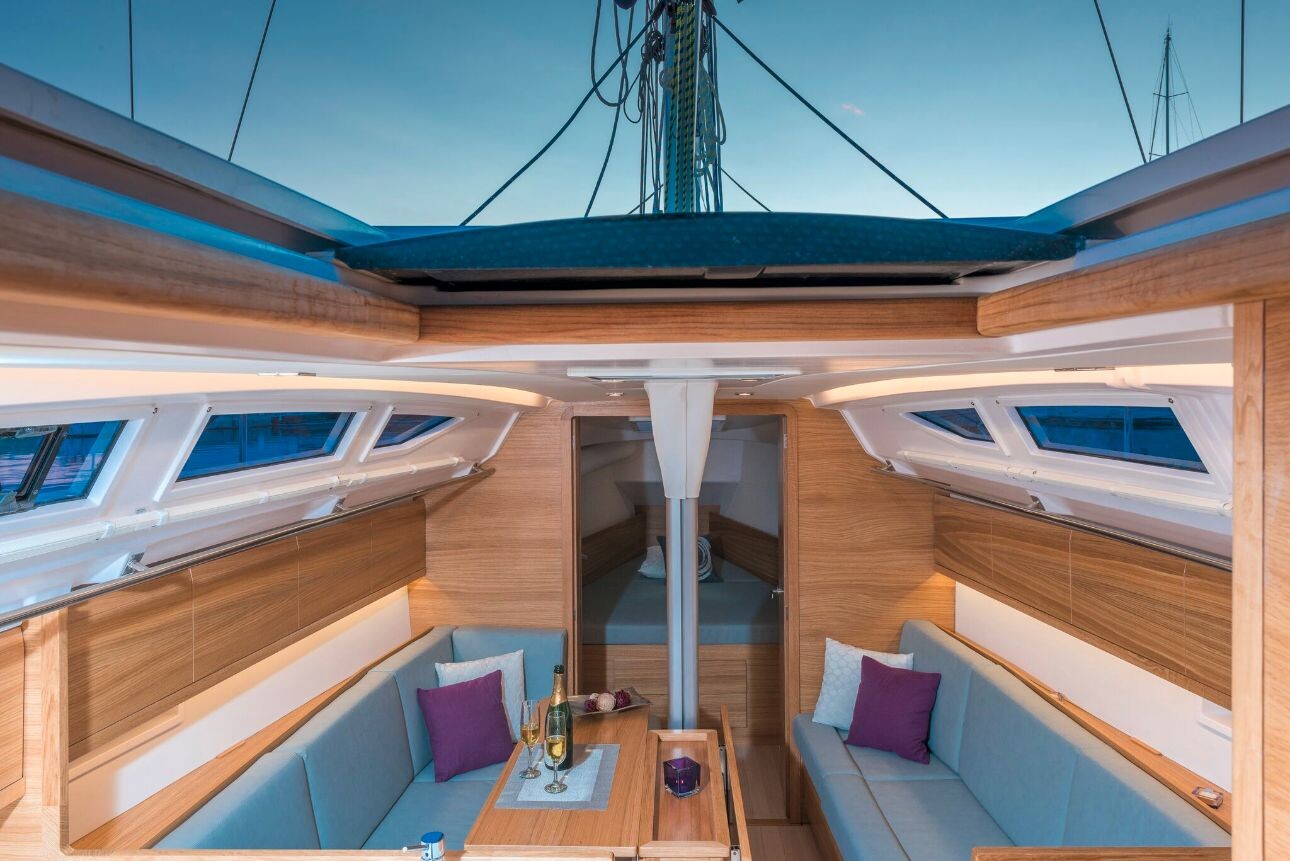 Salona 380, Navis Celere
