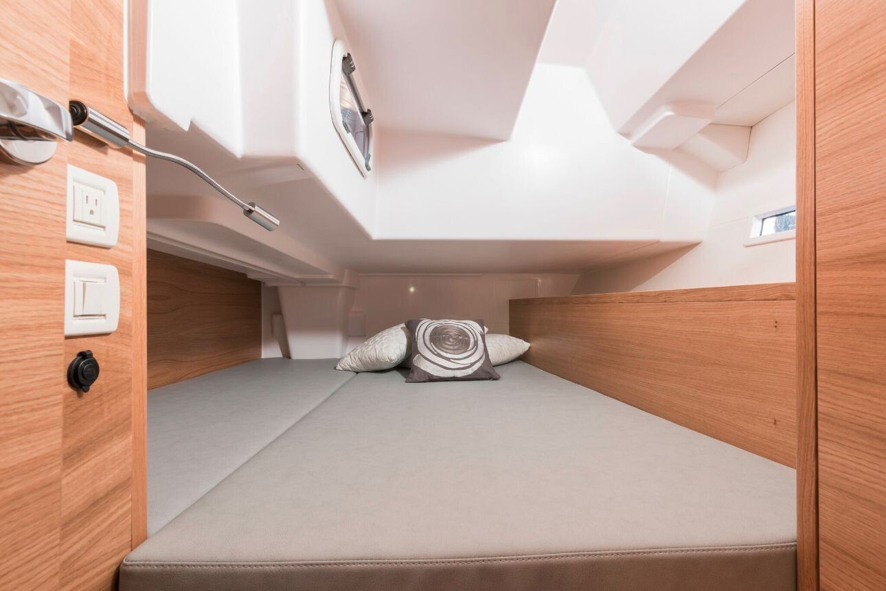 Salona 380, Navis Celere
