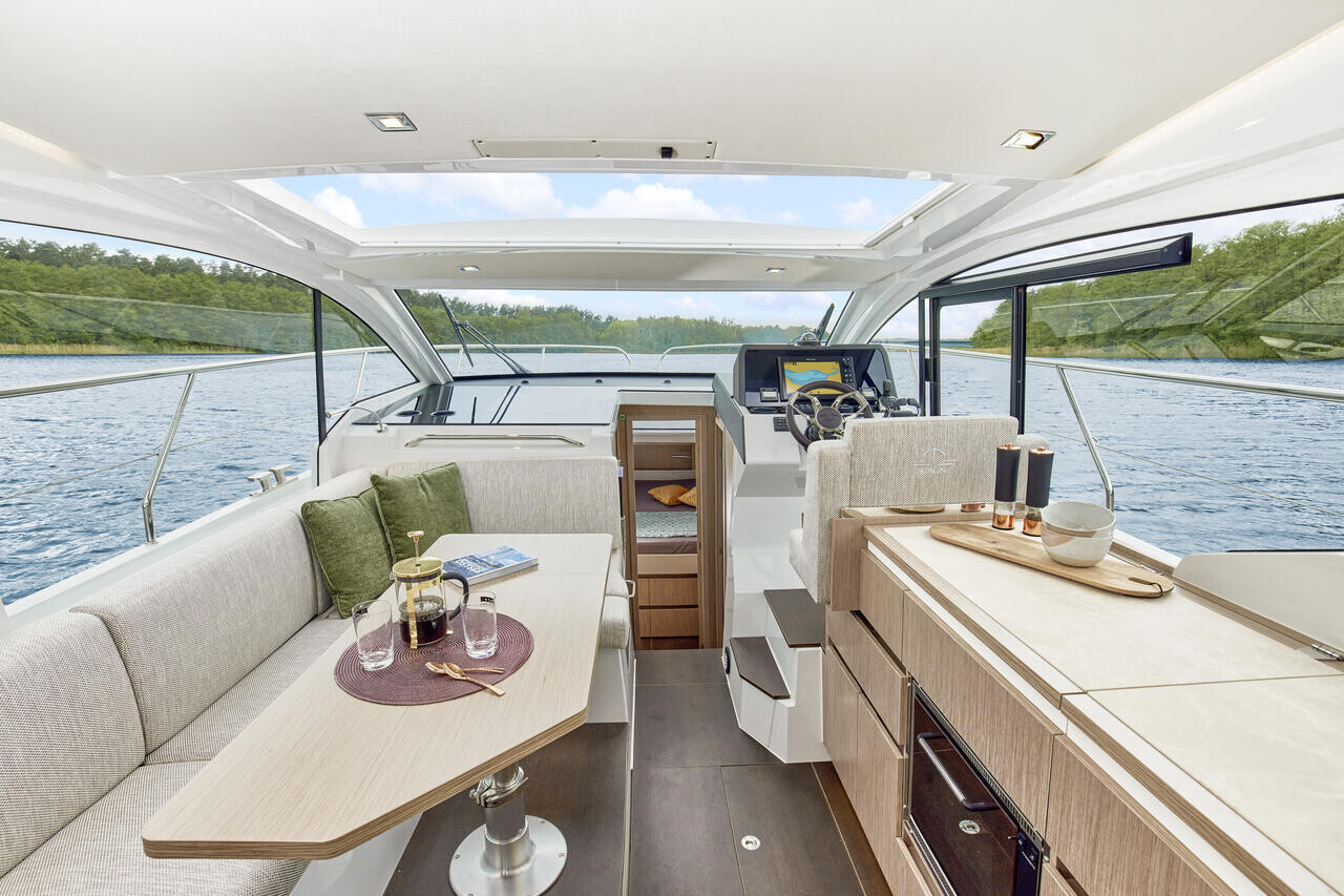 Sealine C335V, Stormi