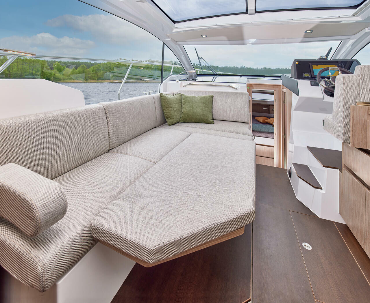 Sealine C335V, Stormi