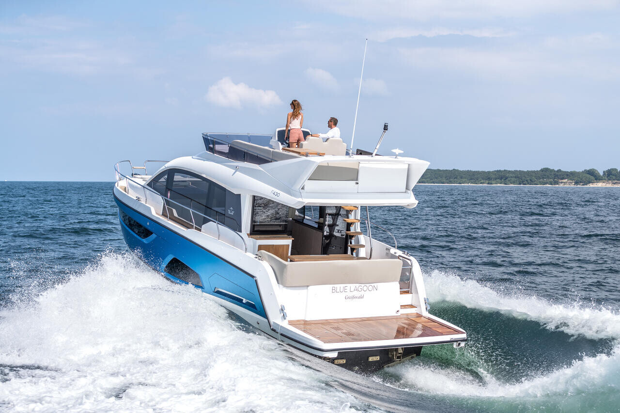 Sealine F430, Grace II