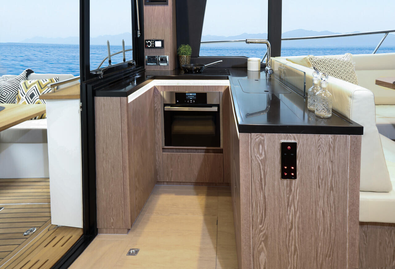 Sealine F430, Grace II