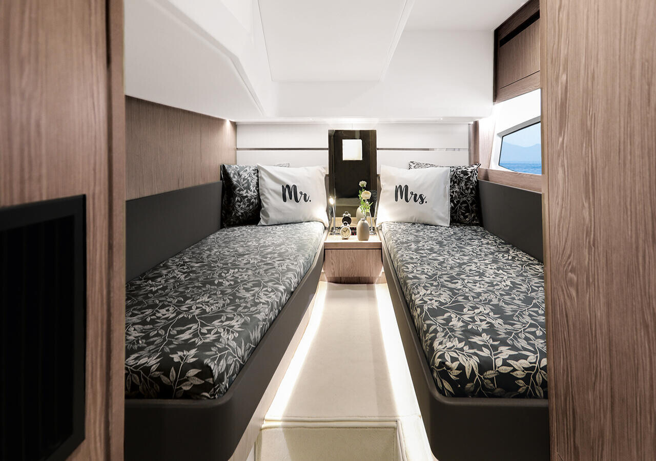 Sealine F430, Grace II