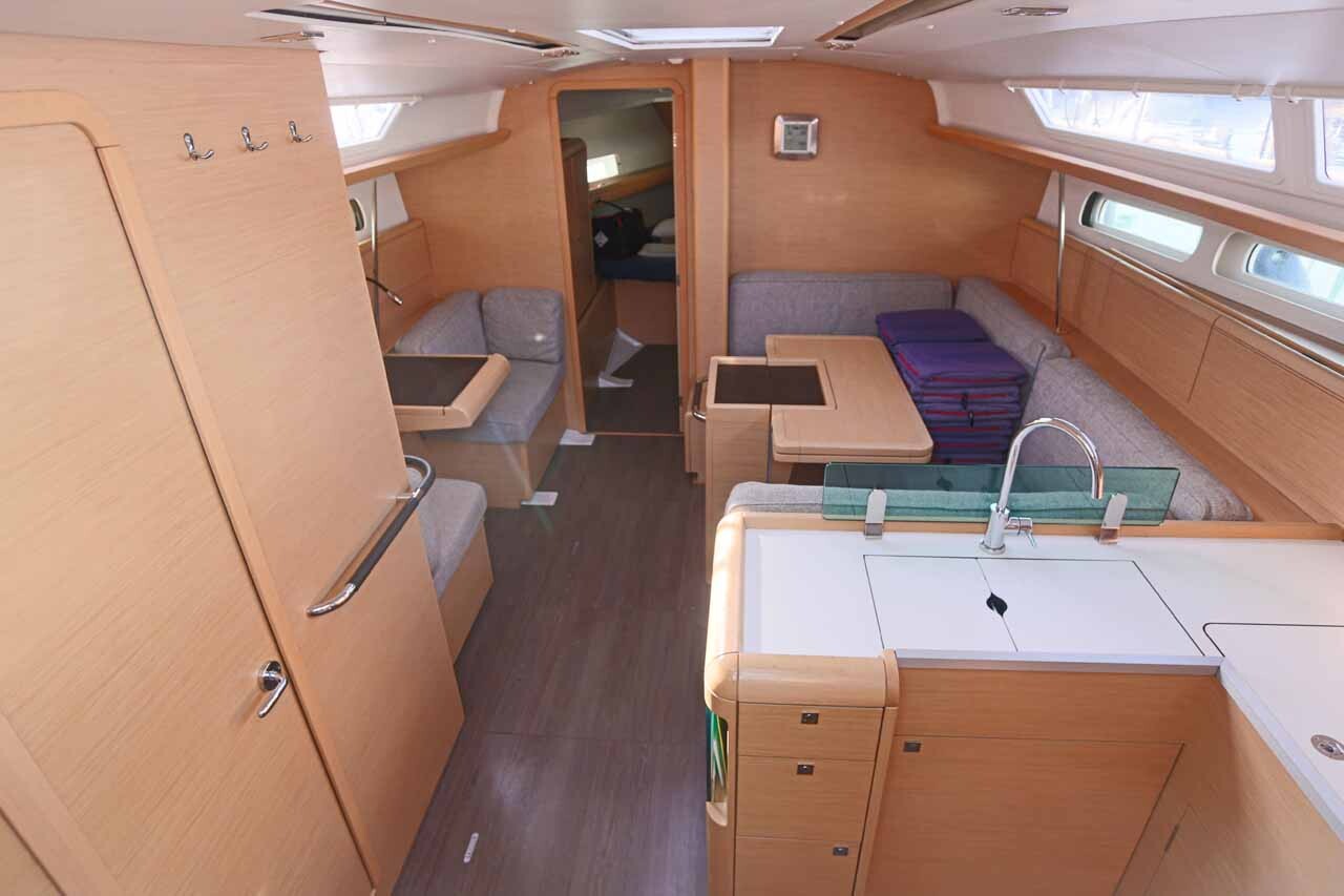 Sun Odyssey 419, Sunny