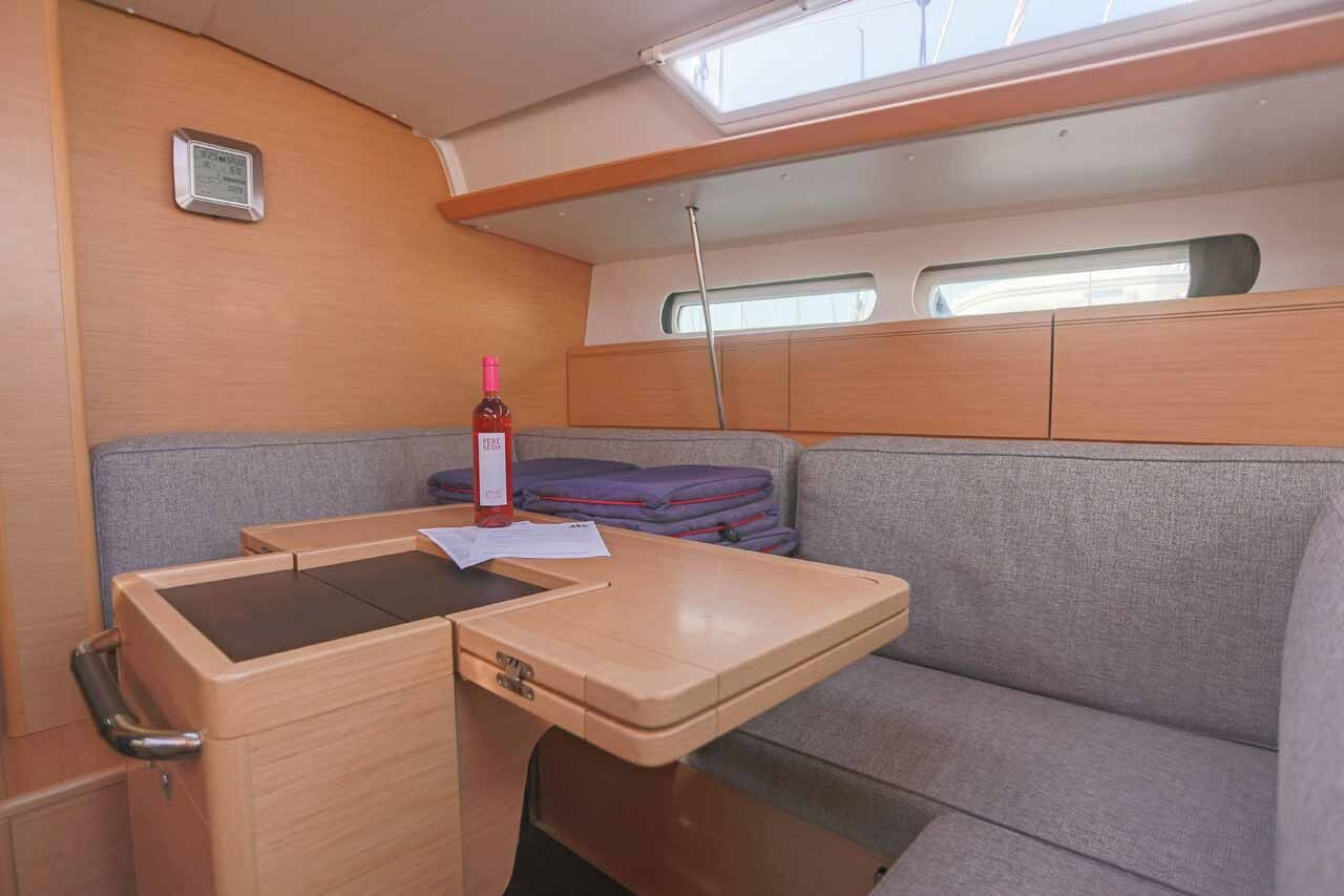 Sun Odyssey 419, Sunny
