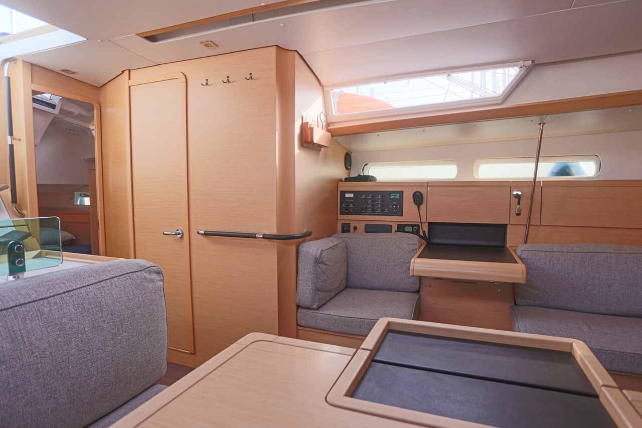 Sun Odyssey 419, Sunny