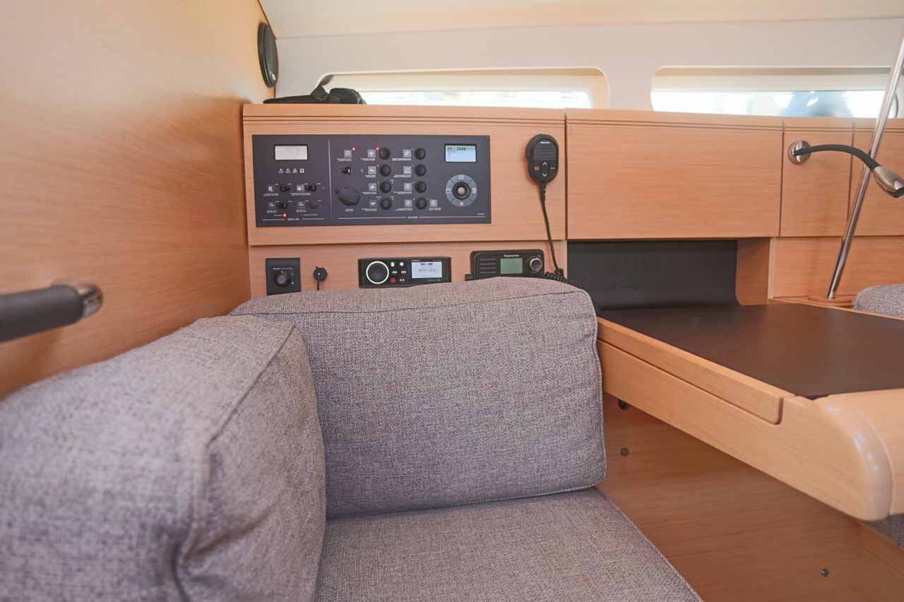 Sun Odyssey 419, Sunny