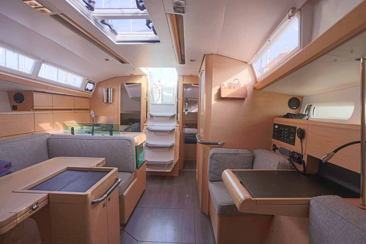 Sun Odyssey 419, Sunny