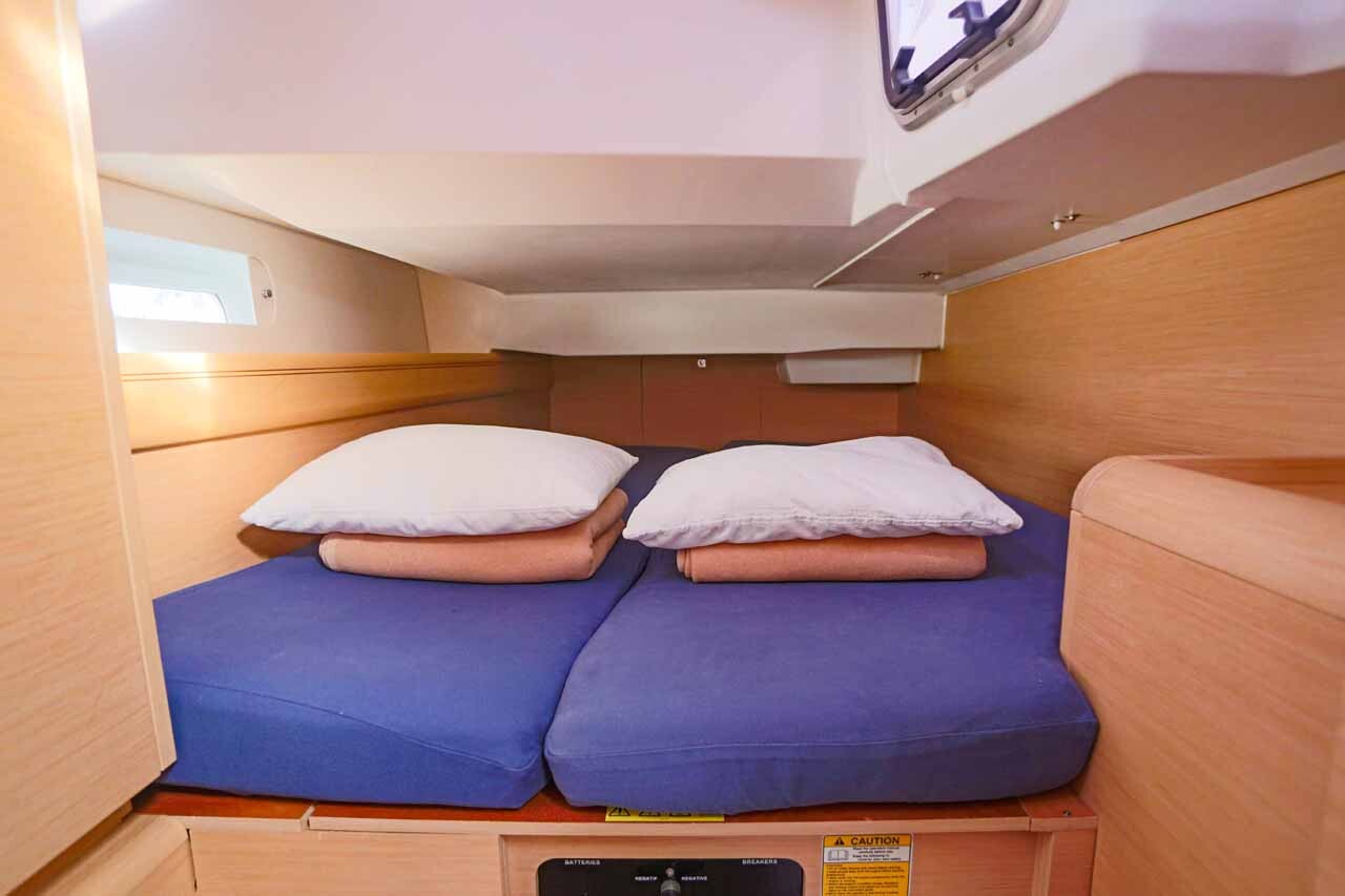 Sun Odyssey 419, Sunny