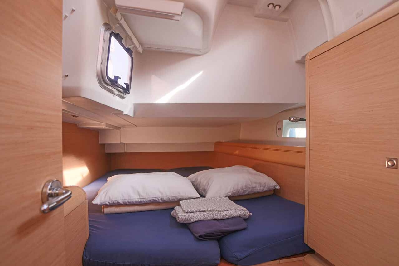 Sun Odyssey 419, Sunny
