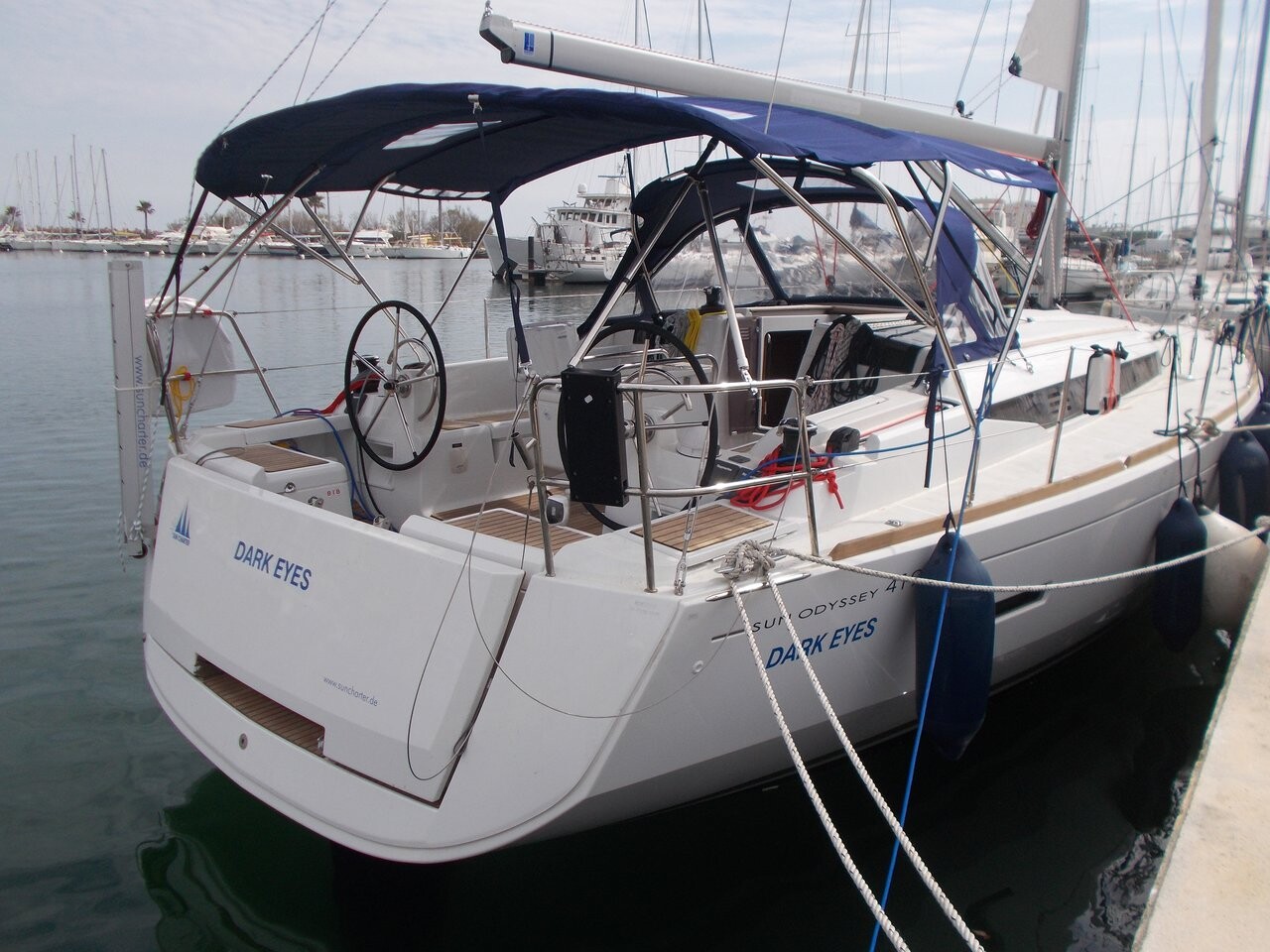 Sun Odyssey 419, Dark Eyes