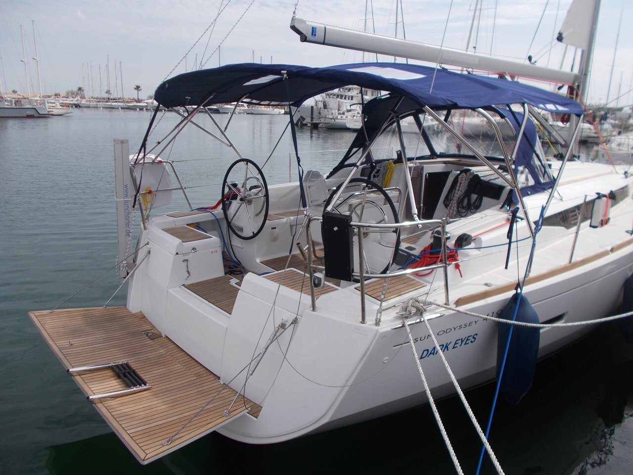 Sun Odyssey 419, Dark Eyes