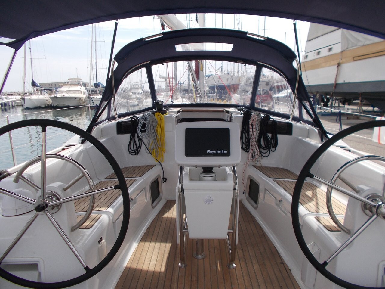Sun Odyssey 419, Dark Eyes
