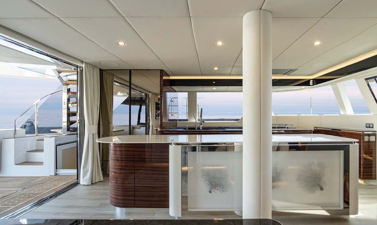 Sunreef 60, Dessus